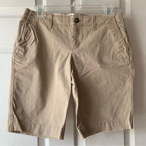 Old Navy khaki Bermuda shorts size 6